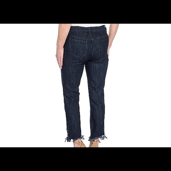 Raw Edge Ankle length Jeans - Picture 2 of 4